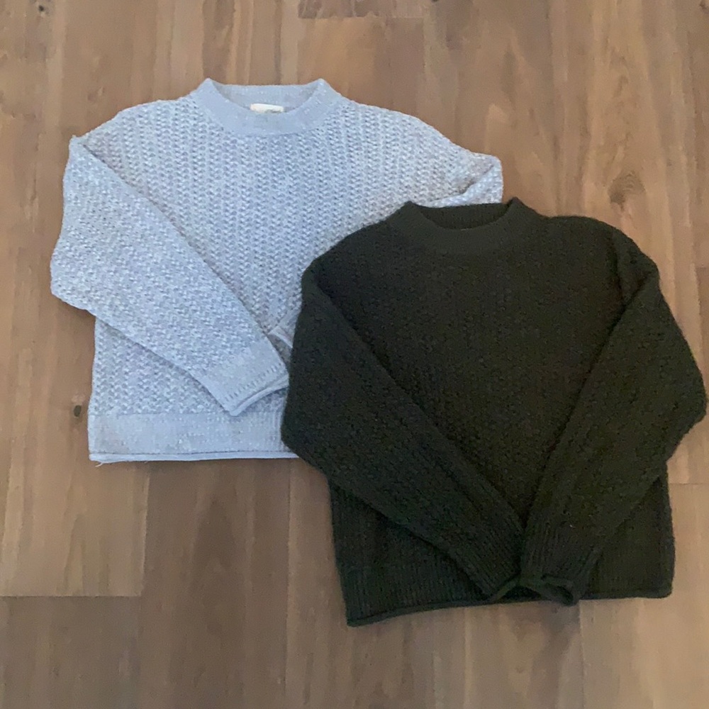 2 Universal Thread sweaters size small
